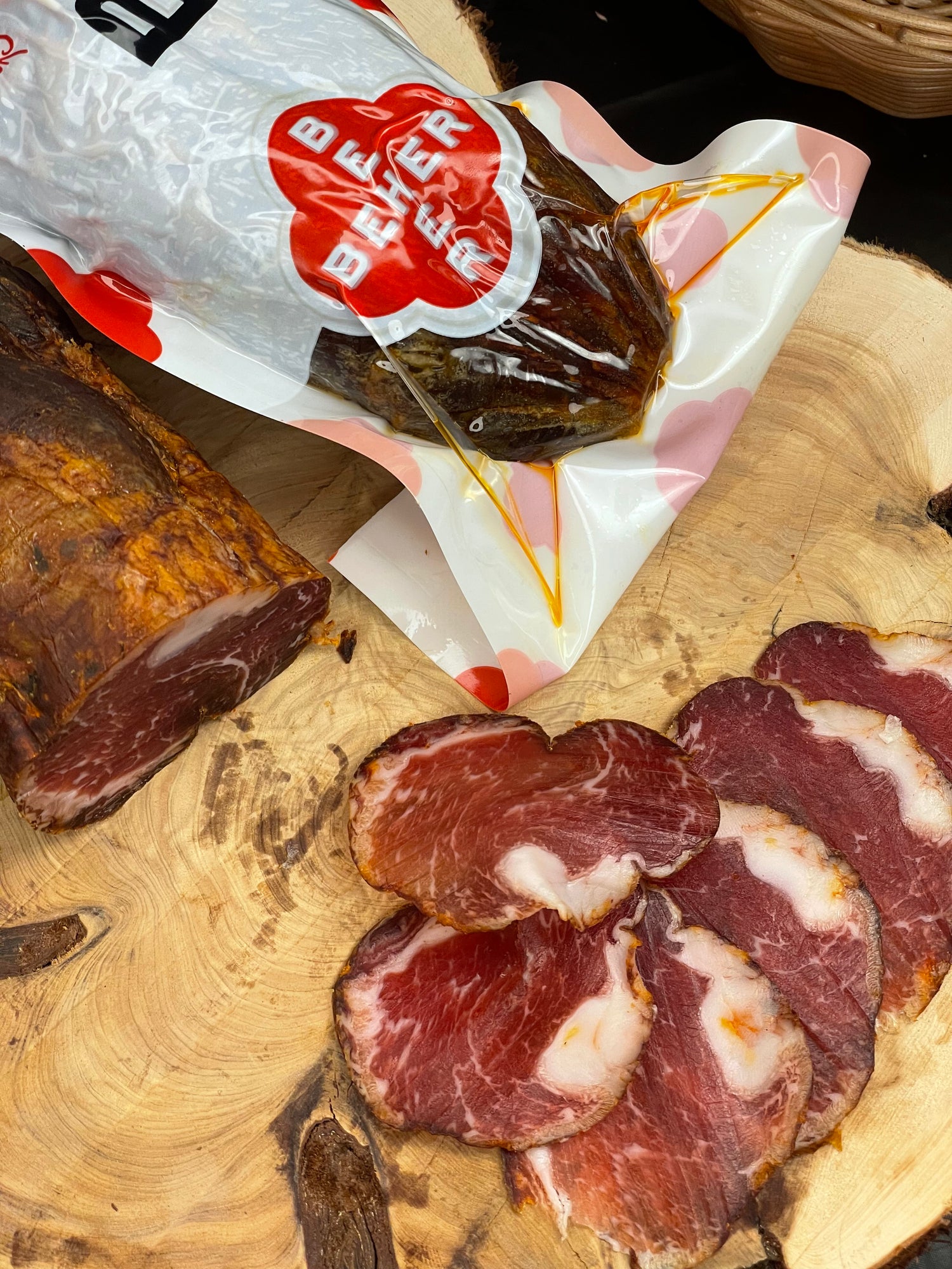 100% Iberico Acorn-Fed Lomo (Loin) , Aged 120+ Days , Artisan Family Recipe, Only Natural Ingredients,a unique blend of Pimentón de la Vera, garlic, sea salt. Free-Range - 1-1.5 lb